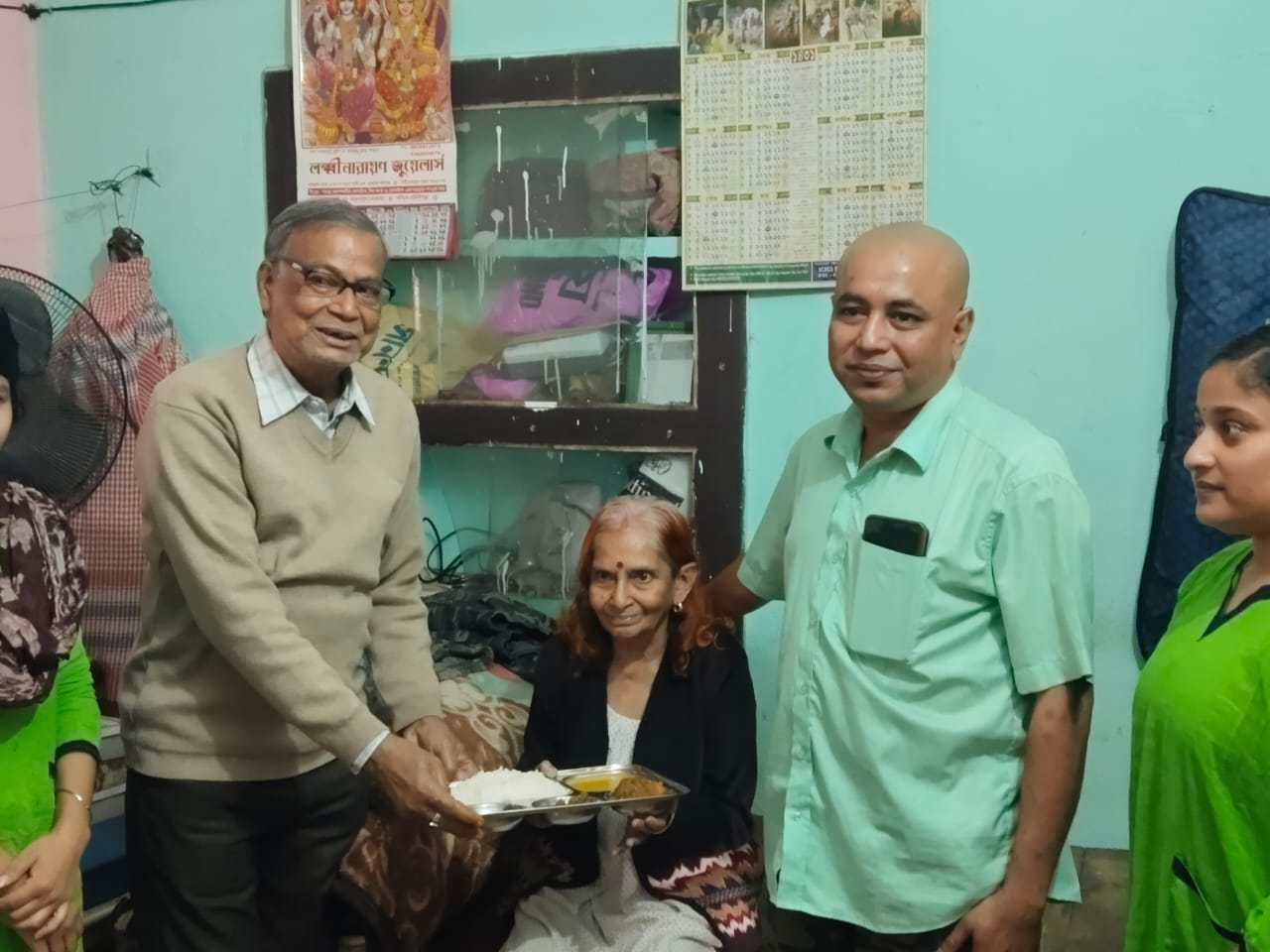 খড়্গপুর ইন্দার বৃদ্ধাশ্রমে সাহায্যার্থ এসবিআই পেনশনার্স অ্যাসোসিয়েশনের!