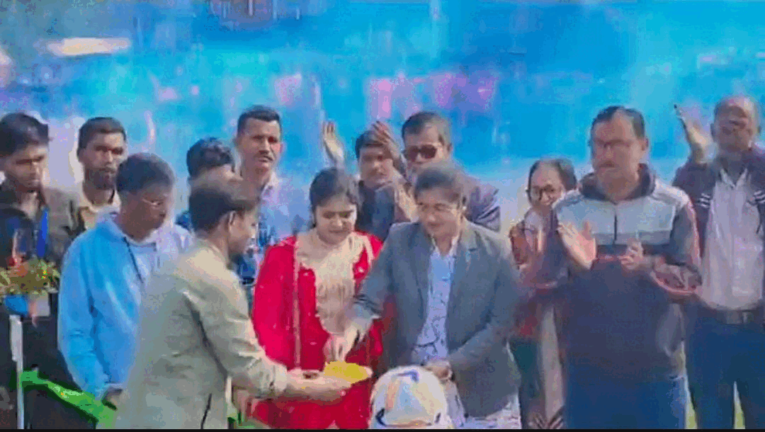 ড: জাকির হোসেন স্মৃতি সংঘের উদ্যোগে চন্দ্রকোনার মহেশপুরে ‘সম্প্রীতি কাপ’,গৌরবময় উপস্থিতি ইংলিশ চ্যানেল ‘বিজয়িনী’ আফরিন জাবির !