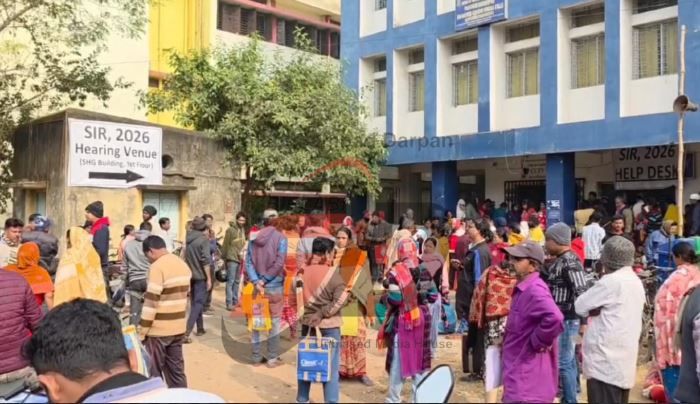 এস আই আর পর্বে যখন ভোটার তালিকা সংক্রান্ত শুনানি চলছে, ঠিক সেই সময়েই মেদিনীপুর পৌরসভার  বিজ্ঞপ্তিকে কেন্দ্র করে বিতর্ক!