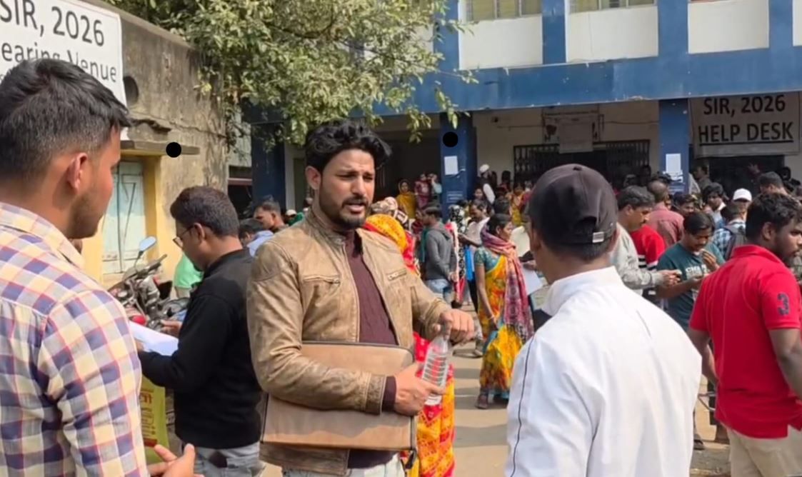 মেদিনীপুর পৌরসভার তৃণমূল কাউন্সিলার রাহুল বিশুই এস.আই.আর. শুনানি কেন্দ্রে হাজিরা!