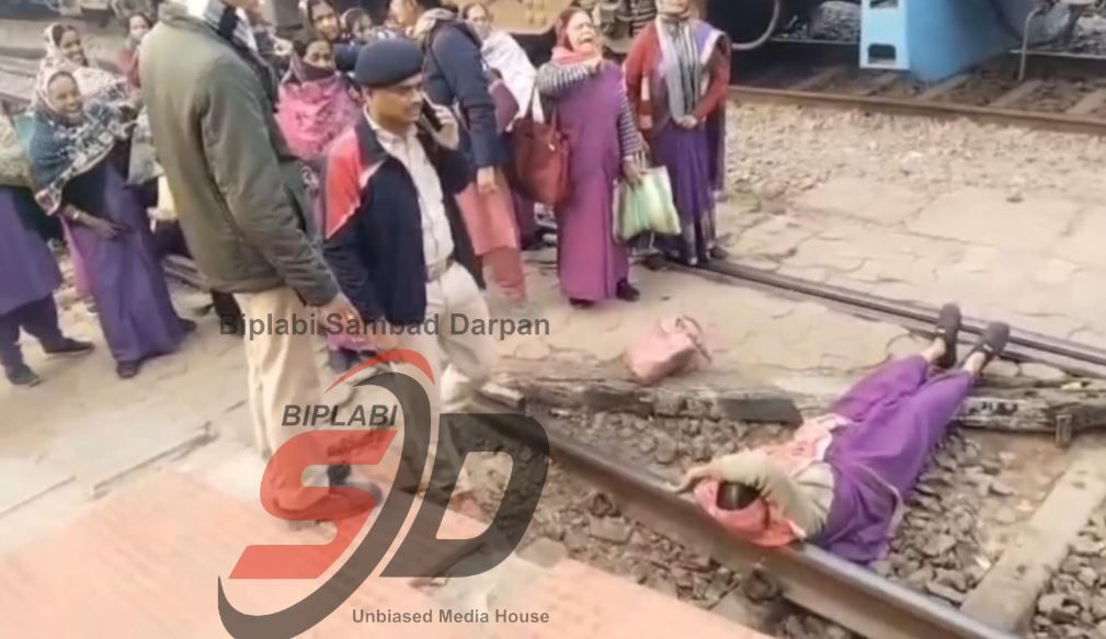 স্বাস্থ্য ভবনে কর্মসূচিতে অভিযান শুরুর আগেই পুলিশের বাধা!