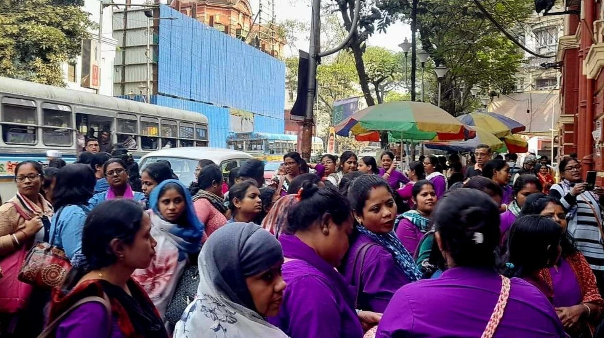 সরকার উল্টে দেব’ স্লোগান, আশা কর্মীদের স্বাস্থ্যভবন অভিযান ঘিরে তীব্র উত্তেজনা রাজ্যজুড়ে বাধা, পুলিশের সঙ্গে খণ্ডযুদ্ধ—কী দাবি আন্দোলনকারীদের?
