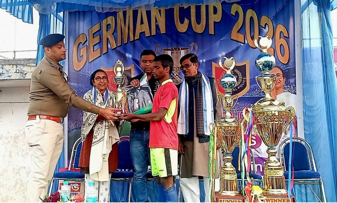 গড়বেতায় জেলা পুলিশের উদ্যোগে স্কুলভিত্তিক জার্মান কাপ ফুটবল প্রতিযোগিতা, চ্যাম্পিয়ন আঁধারনয়ন হাইস্কুল!