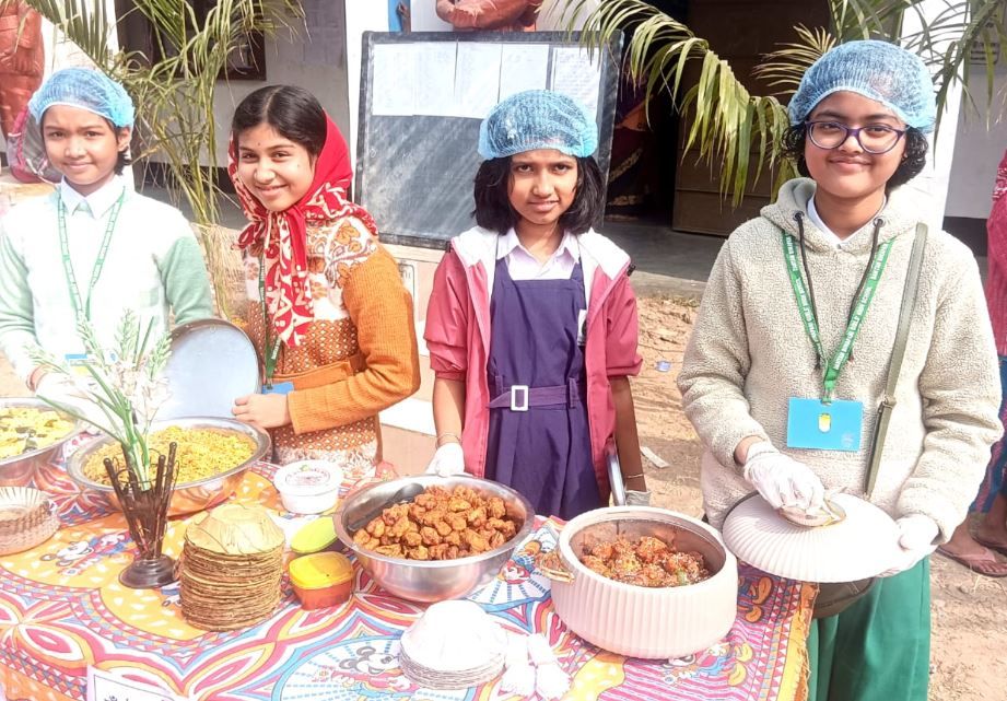 পশ্চিম মেদিনীপুর জেলার দাঁতনের বীণাপাণি উচ্চ বালিকা বিদ্যালয়ে ফুড ফেস্টিভ্যাল!