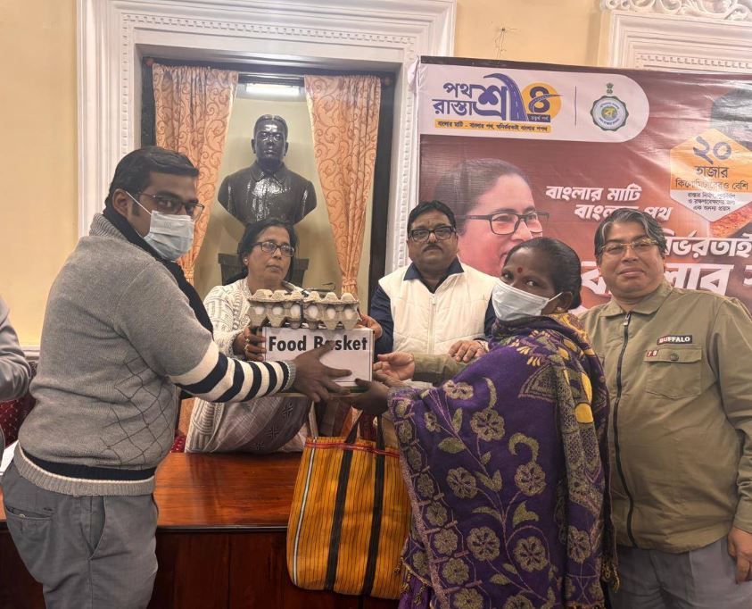 যক্ষ্মা (টিবি) রোগীদের বিনামূল্যে পুষ্টিকর খাবার দিলেন  পশ্চিম মেদিনীপুর জেলাপরিষদের  আধিকারিকরা!