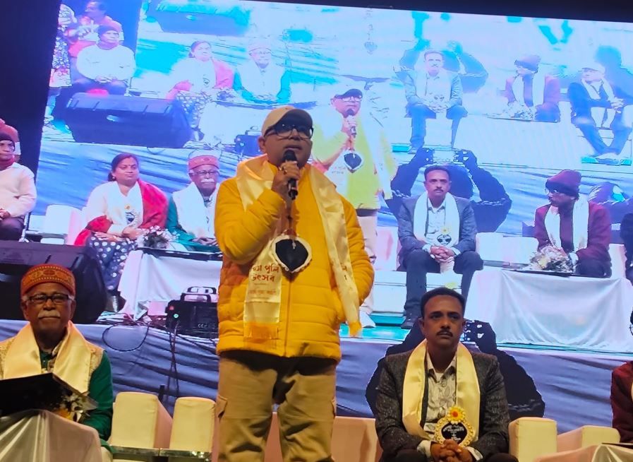 খড়্গপুর শহরে পিঠাপুলি উৎসব!