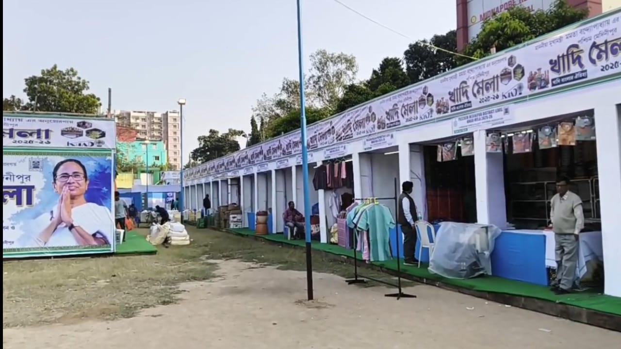 মেদিনীপুরে খাদির উৎসব, এক ছাদের তলায় রাজ্যের ২০ জেলা ও ভিনরাজ্যের শিল্পীরা!