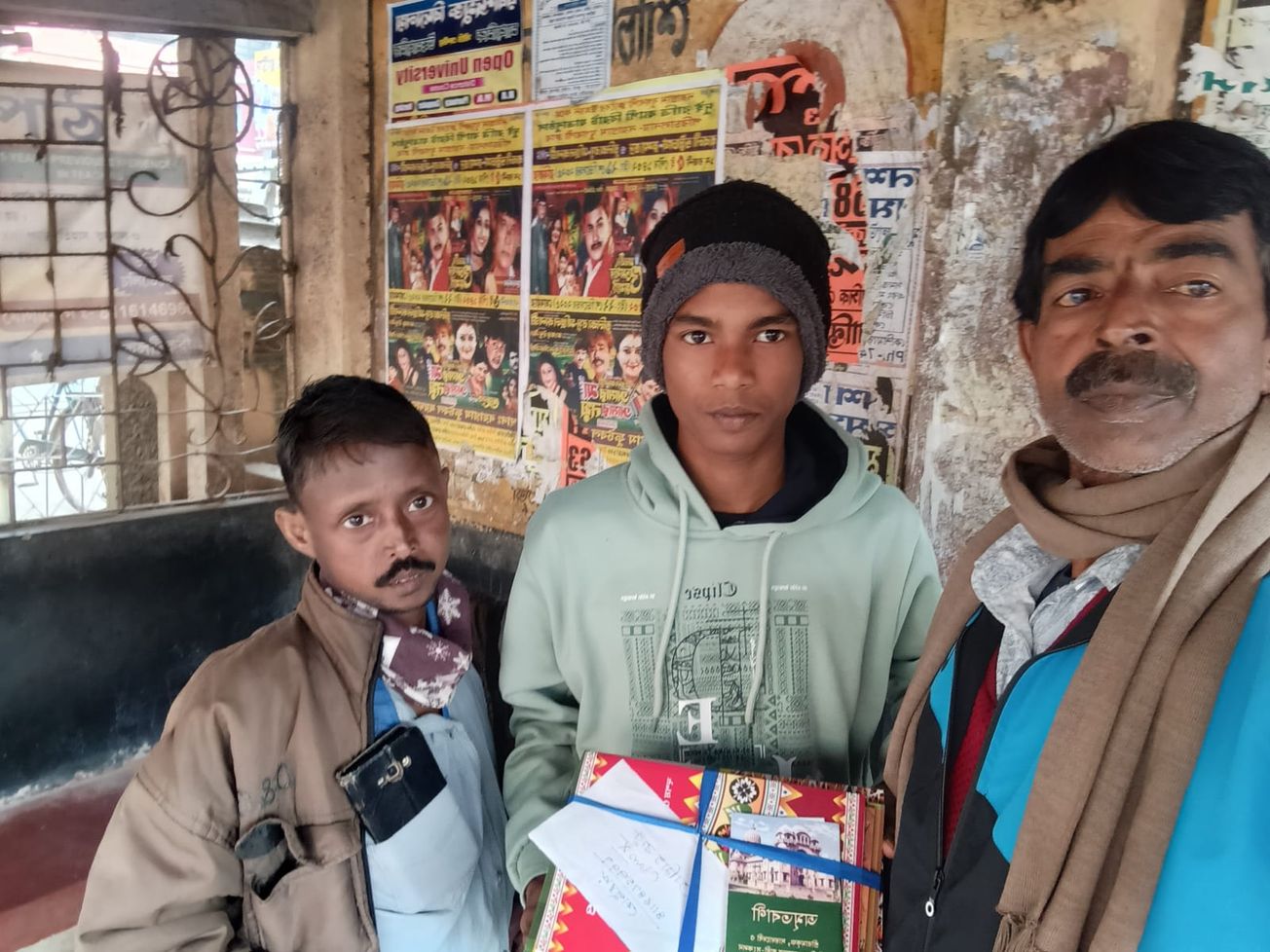 সিলকোসিসে আক্রান্ত পিতা,পুত্রের পাশে দাঁড়ালো মেদিনীপুর ছাত্র সমাজ!