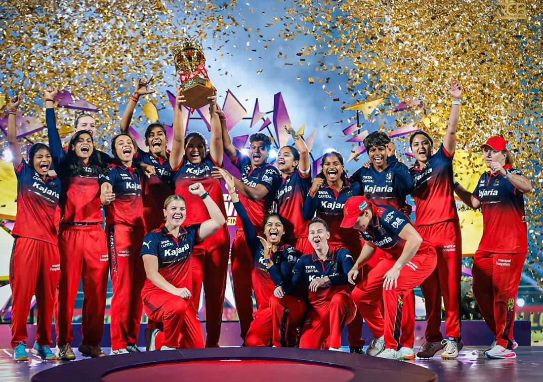WPL ফাইনালে DC-কে হারিয়ে ফের চ্যাম্পিয়ন রয়্যাল চ্যালেঞ্জার্স বেঙ্গালুরু!