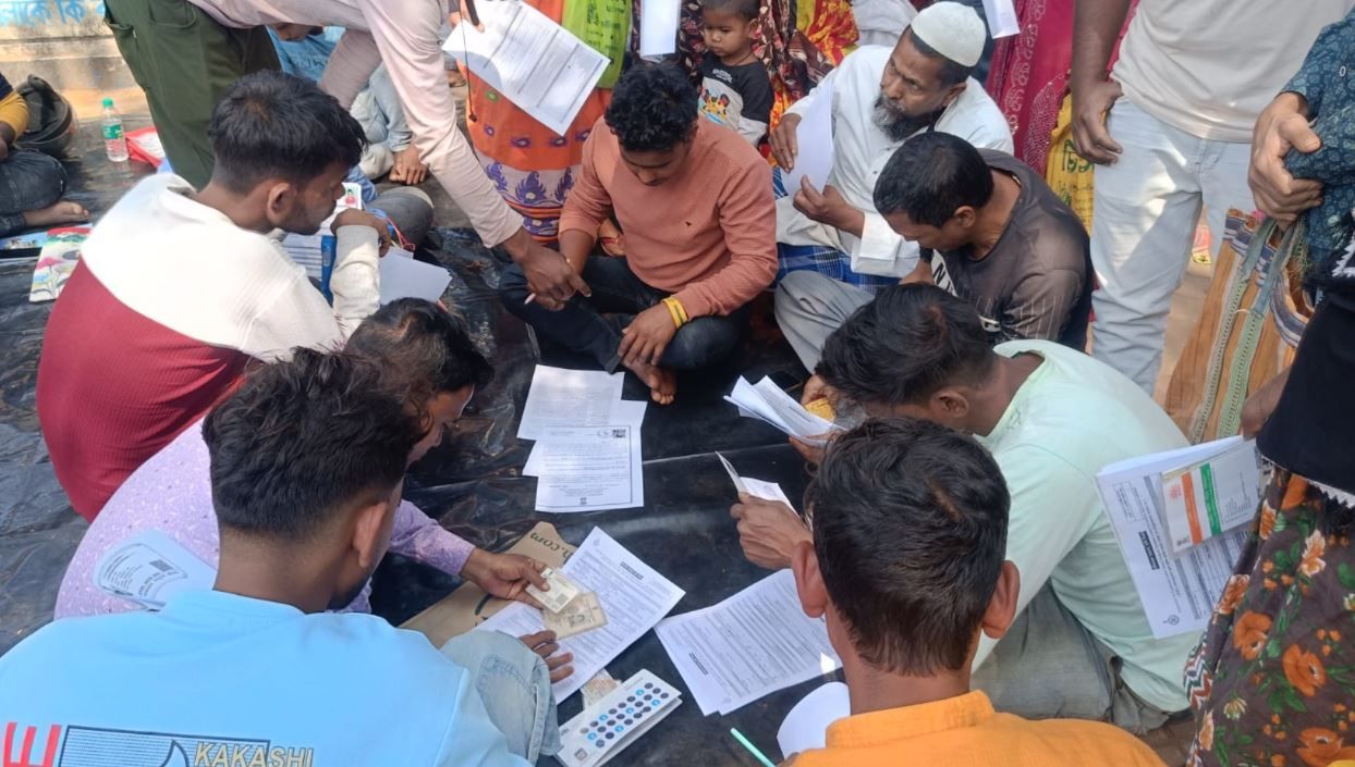 গড়বেতায় যুব সাথী শিবিরে জনস্রোত! প্রশাসন-যুব-ছাত্র ঐক্যে মানুষের ফর্ম ফিলাপ সম্পন্ন; উপস্থিত জেলা পরিষদ সদস্যা অঞ্জনা মাহাতো!