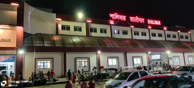 শালিমার স্টেশনে বড় বিপত্তি! লাইনচ্যুত লোকাল ট্রেন, অল্পের জন্য রক্ষা শতাধিক যাত্রীর!