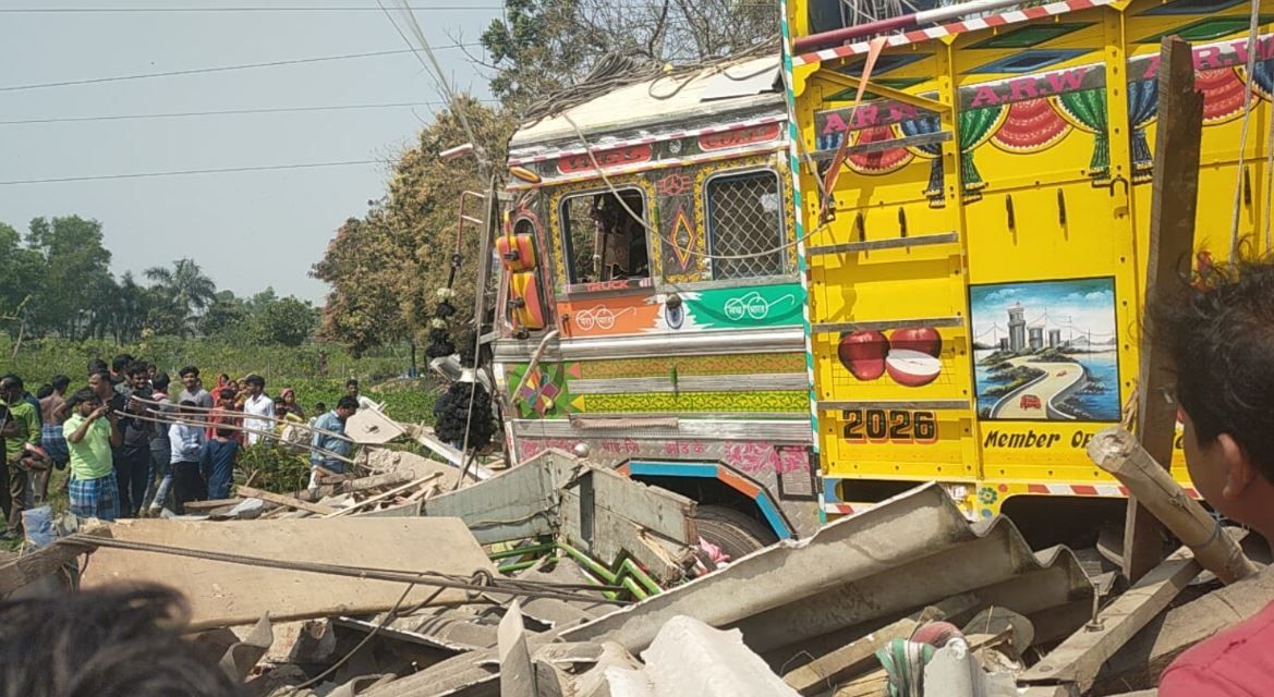 পশ্চিম মেদিনীপুরের কেশপুরে ফের এক মর্মান্তিক পথ দুর্ঘটনা!