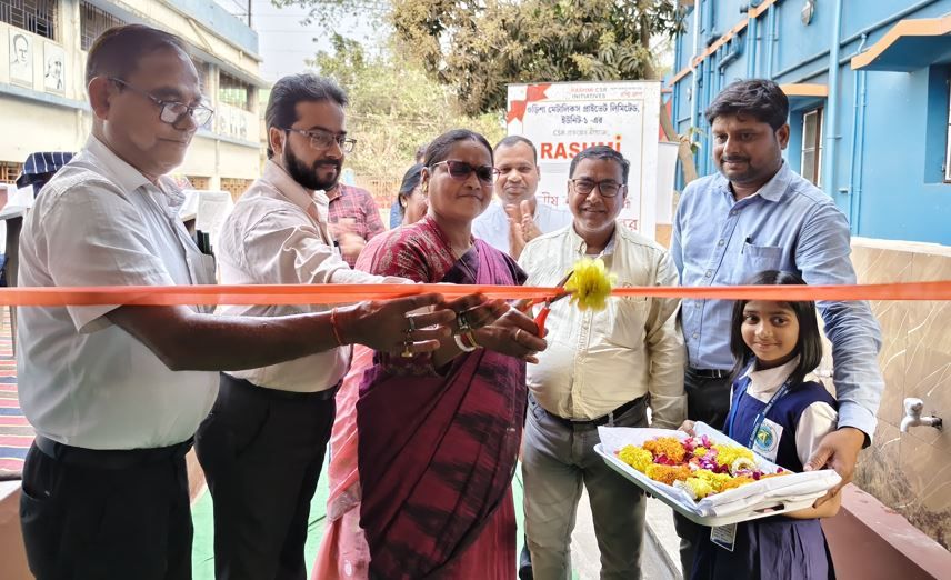 পশ্চিম মেদিনীপুরের  গোকুলপুরে রশ্মি গ্রুপের উদ্যোগ, আম্বা প্রাথমিক বিদ্যালয়ে বসানো হল আধুনিক জল ফিল্টার ও কুলার মেশিন!