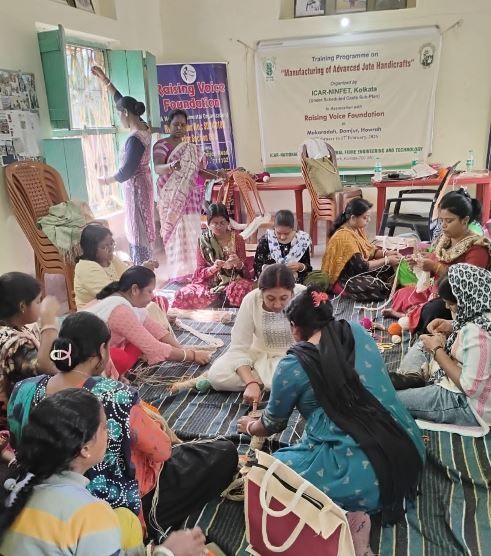 Rising Voice Foundation-এর উদ্যোগে পিছিয়ে পড়া তফসিলি সম্প্রদায়ের মহিলাদের আর্থিক স্বনির্ভরতার লক্ষ্যে বিশেষ প্রশিক্ষণ কর্মশালা!