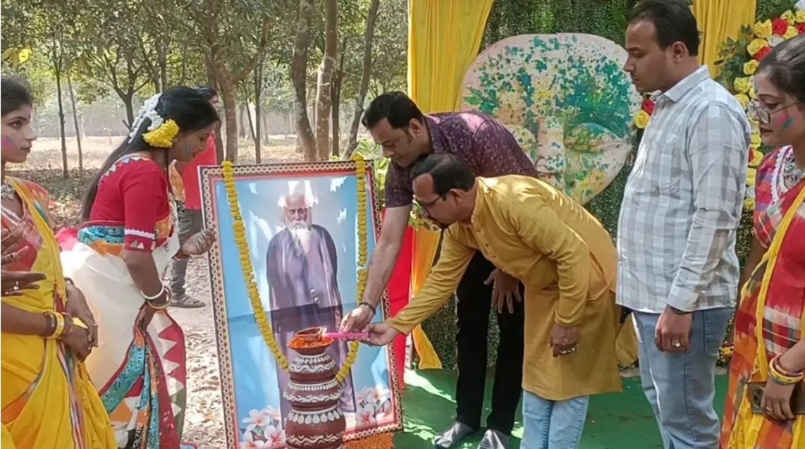 রঙ, সুর ও ঐতিহ্যের বসন্তবরণ নৃত্যম্ কলা মন্দিরের; সুরে-ছন্দে সমাজ গড়ার অঙ্গীকার“!