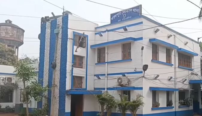 বিদ্যুতের খুঁটিতে বেঁধে মানসিক ভারসাম্যহীন যুবককে মারধর! আবারও খড়্গপুর গ্রামীণে ‘মব জাস্টিস’