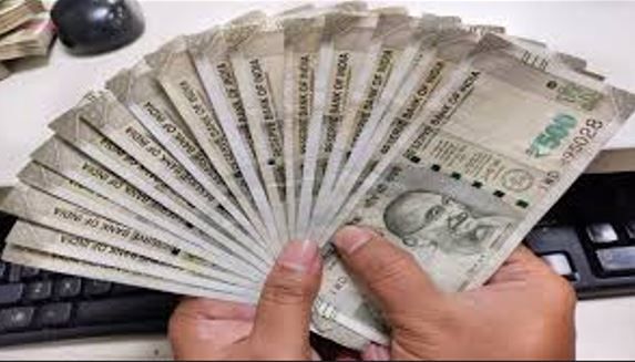 রাজ্য কর্মীদের মুখে হাসি! ২০২৫-২৬ অর্থবর্ষে ৭,৪০০ টাকার অ্যাড-হক বোনাস ঘোষণা!