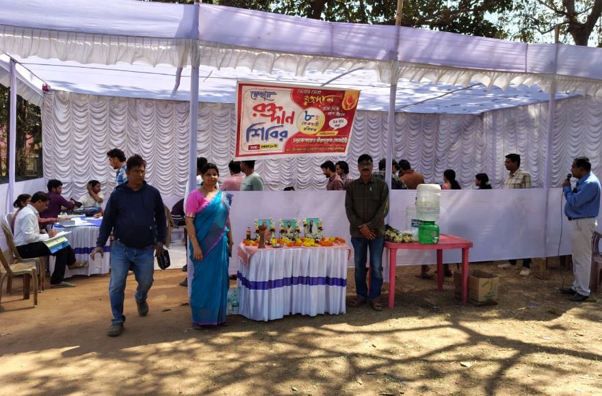 চন্দ্রকোনা রোডে শ্রীরামকৃষ্ণ সোসাইটির ২২তম বর্ষের মহৎ উদ্যোগে “রক্তদানেই মানবতার জয়”!