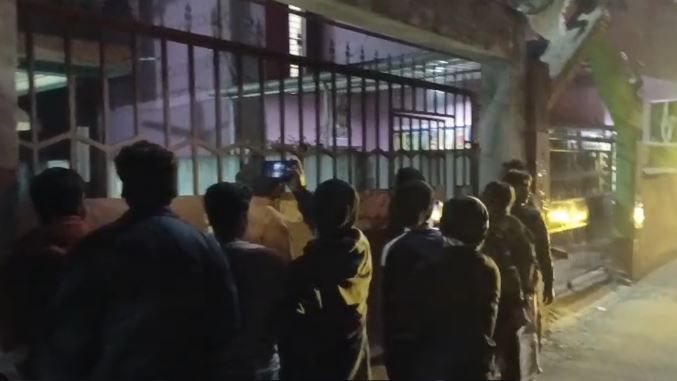 হলদিয়ার বহিরাগতদের নিয়োগ ঘিরে বিধায়ক তাপসীর বাড়ির সামনে বিক্ষোভ!