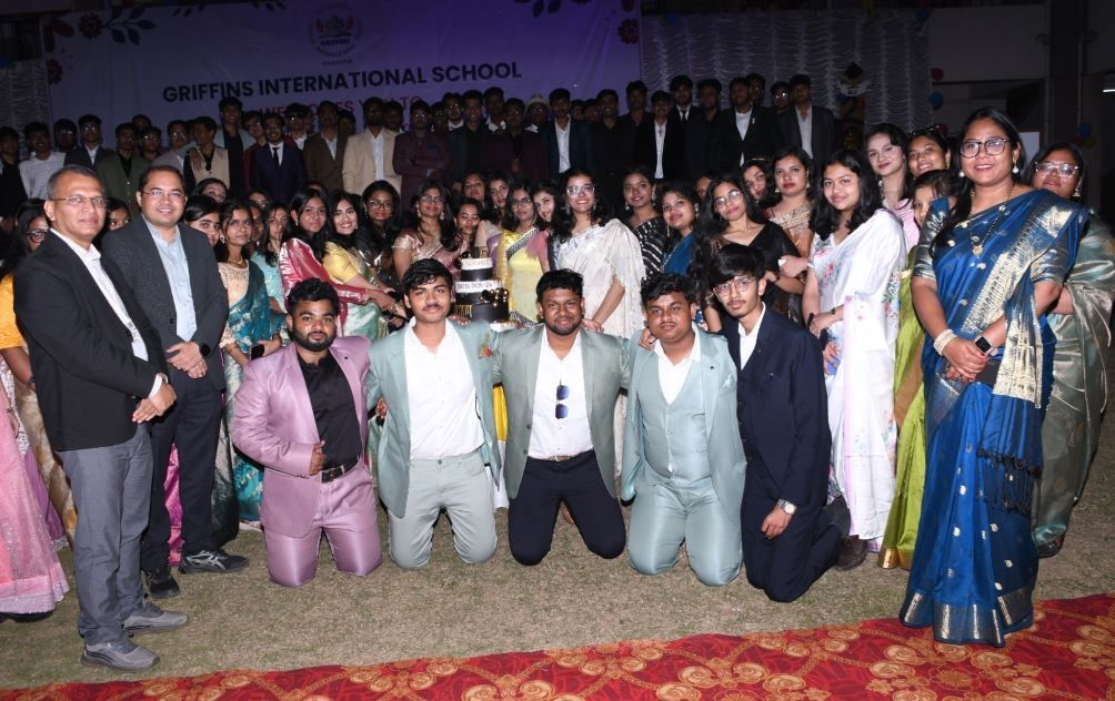 খড়গপুরে গ্রিফিনস ইন্টারন্যাশনালস্কুলে আশীর্বাদ ও বিদায়সংবর্ধনা অনুষ্ঠান!