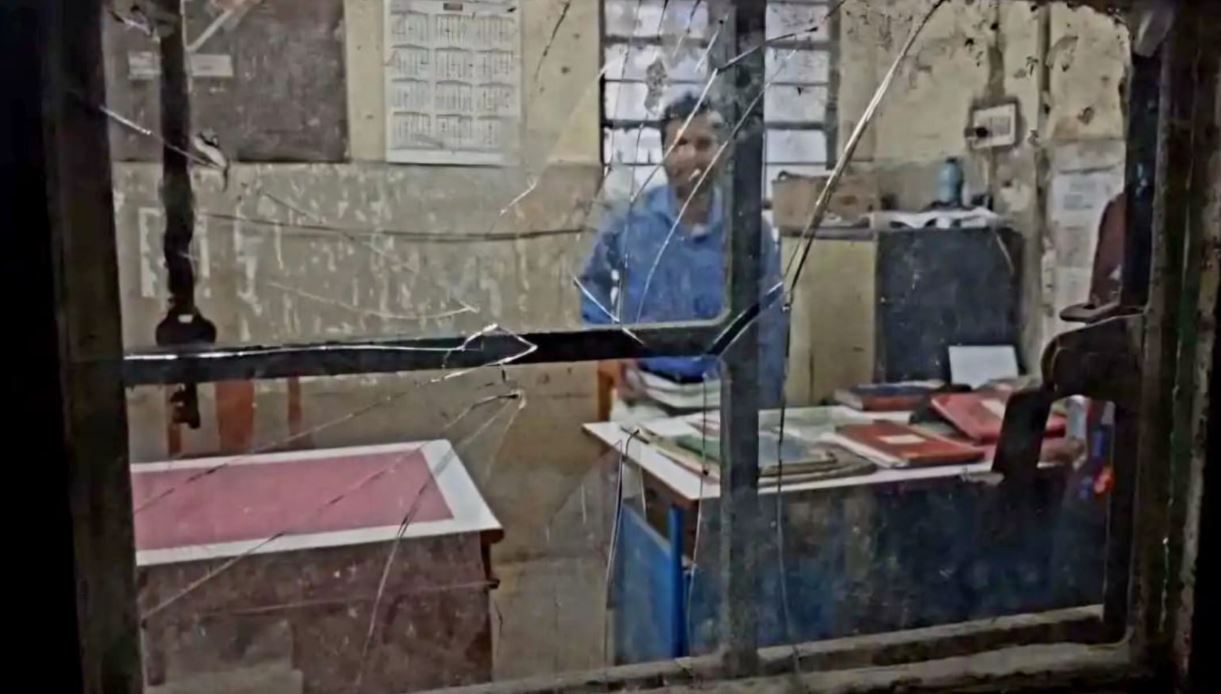 সিজ়ারের পর প্রসূতির শরীরে ঘা, চিকিৎসায় গাফিলতির অভিযোগে খড়্গপুর মহকুমা হাসপাতালে ভাঙচুর — উত্তেজনা চরমে!