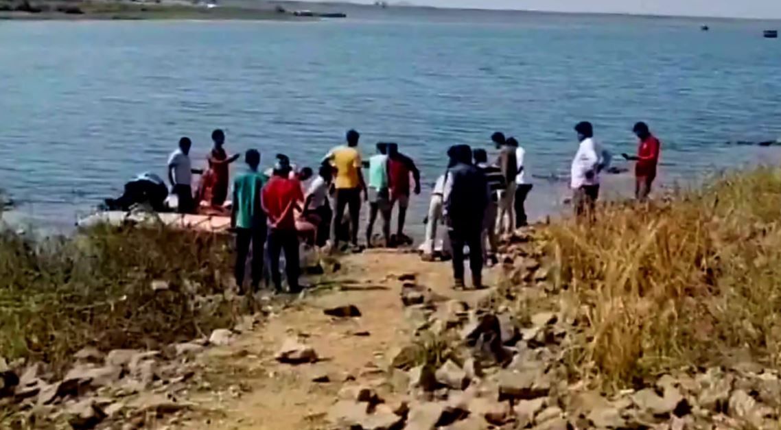 মুকুটমণিপুর জলাধার থেকে উদ্ধার দেহ, মোবাইলের সূত্রে পরিচয় জানল পুলিশ!