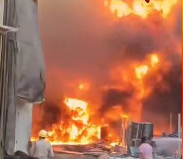 পূর্ব মেদিনীপুরে নন্দকুমারে তেলের গোডাউনে  ভয়াবহ আগুন!