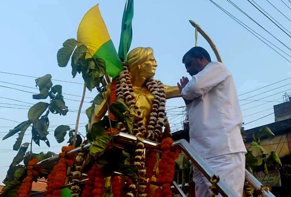 তিলকা মাঝির জন্মজয়ন্তীতে গড়বেতা ৩-এ শ্রদ্ধার্ঘ্য, উপস্থিত মন্ত্রী শ্রীকান্ত মাহাতো!
