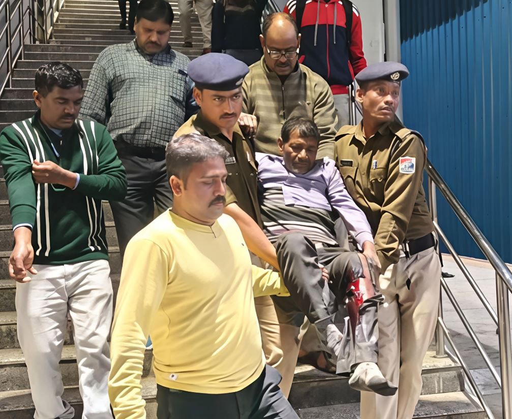 সাঁতরাগাছি স্টেশনে রেল কর্তৃপক্ষের সহায়তায় বেঁচে গেলো এক যাত্রীর প্রাণ!