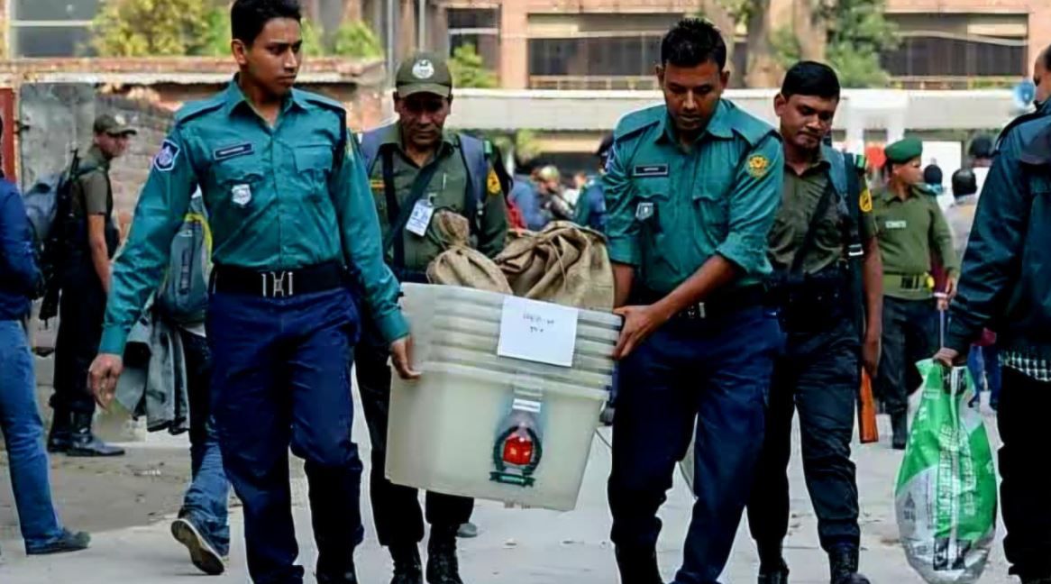 বাংলাদেশে গণতন্ত্রের মহাপরীক্ষা: কঠোর নিরাপত্তায় বুথে বুথে ভোট, নজরে গোটা বিশ্ব!