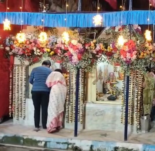 ভক্তি ও সমাজসেবার মিলন— ভবানীপুরের চক্রবেড়িয়ায় ২৫ বছরের ঐতিহ্য শিব মন্দির!