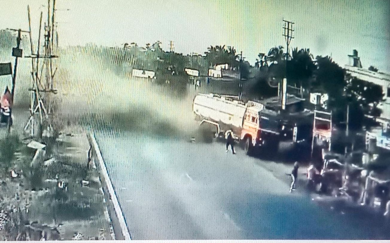 হলদিয়ায় তেল ট্যাঙ্কারের তাণ্ডব — ডিভাইডার ভেঙে দোকানে ঢুকে মৃত্যু ২, আহত ৪