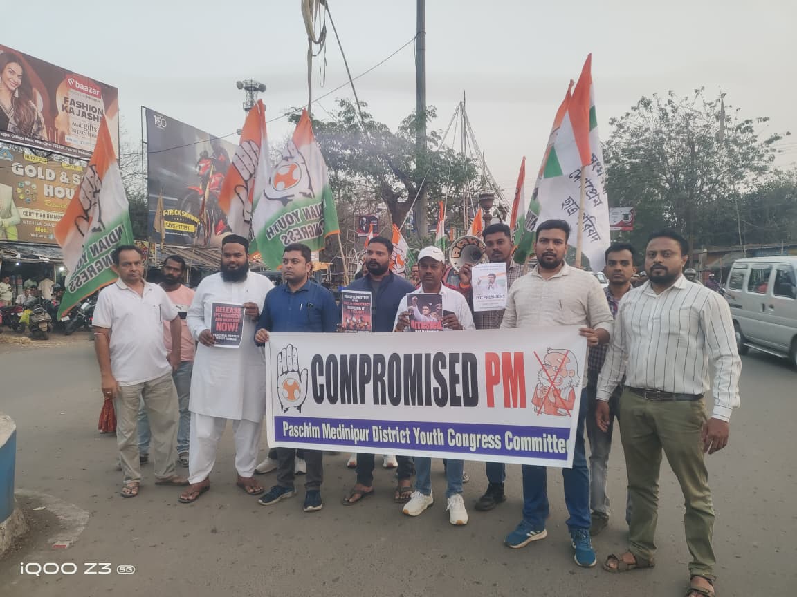 শান্তিপূর্ণ আন্দোলনের পর গ্রেপ্তার! উদয় ভানু চিবের মুক্তির দাবিতে ইন্দা থানার মোড়ে যুব কংগ্রেসের বিক্ষোভ, মোদীর কুশপুতুল দাহ...