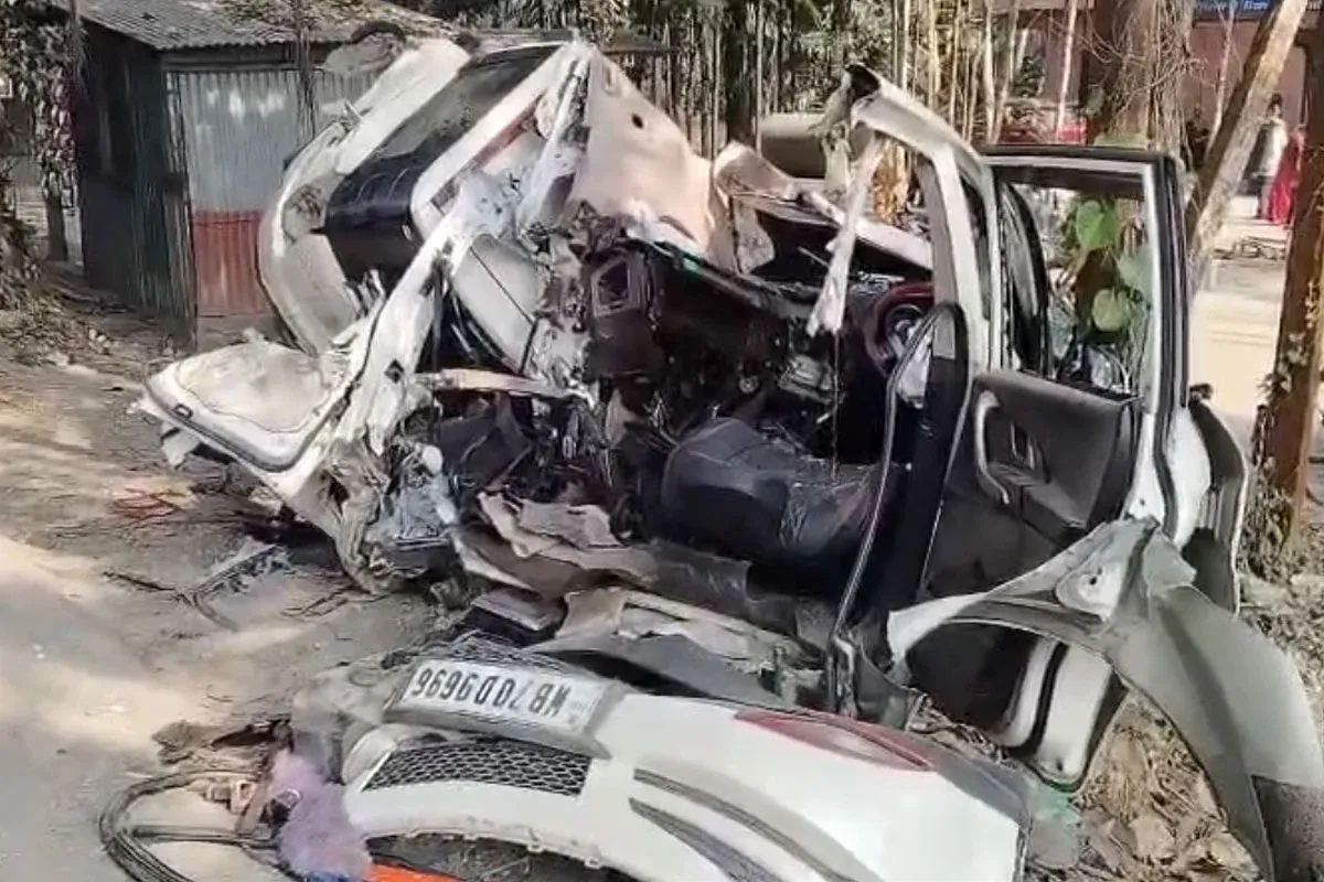 আলিপুরদুয়ারে নিয়ন্ত্রণ হারিয়ে জাতীয় সড়কে ভয়াবহ দুর্ঘটনা, মৃত ৩বন্ধু,গুরুতর আহত  ১