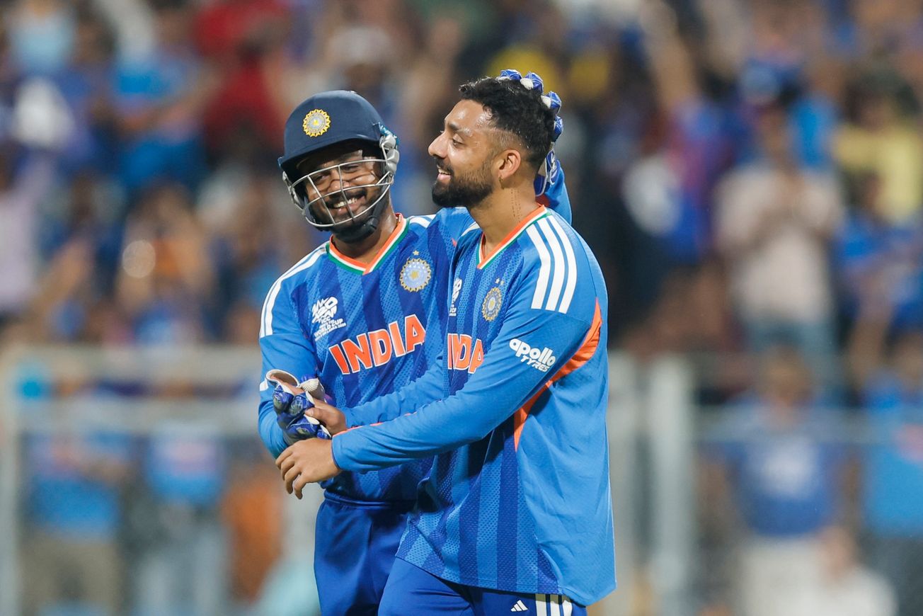 ওয়াংখেড়ে যেন তারকাদের মেলা, গ্যালারিতে ধোনি-রোহিত-রণবীররা; ভারতের ২৫৩ রানের জবাবে চাপে ইংল্যান্ড!