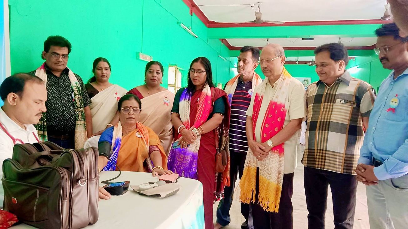 মায়ের স্মৃতিতে খড়্গপুরে স্বাস্থ্য ও চক্ষু শিবির, উপকৃত শতাধিক মানুষ!