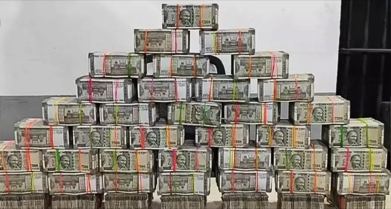 বেলঘরিয়ায় বিশাল জাল নোট চক্র ফাঁস! যৌথ অভিযানে উদ্ধার প্রায় ৭০ কোটি টাকার নকল নোট, গ্রেপ্তার ৭!