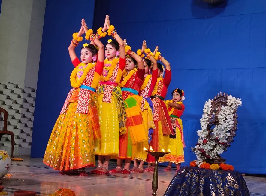 খড়্গপুরে বসন্তের রঙে নৃত্যের আসর, ‘আহা আজি বসন্তে’ অনুষ্ঠানে মাতল শহর!