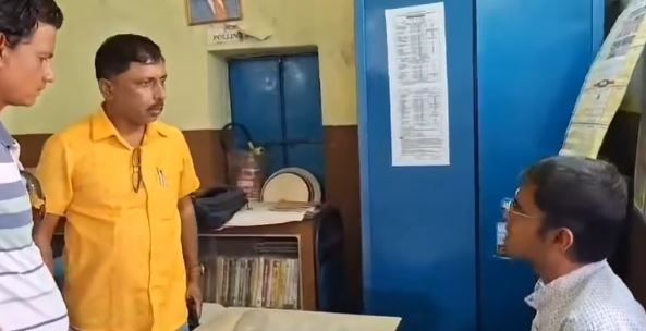 ধর্মঘটের জেরে স্কুল বন্ধ, ক্লাসরুমে ঢুকে শিক্ষকের উপর চড়াও পঞ্চায়েত প্রধান—বাঁকুড়ায় চাঞ্চল্য!