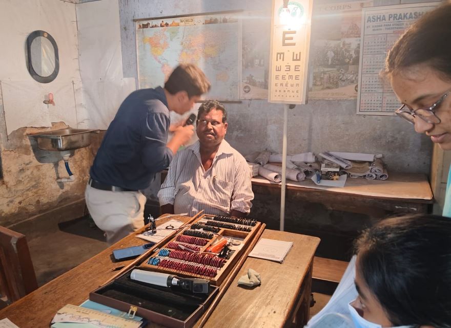 খড়্গপুরে ২৫তম বর্ষে বিনামূল্যের চক্ষু শিবির, ২২৫ জনের চোখ পরীক্ষা—৫০ জনের ছানি অপারেশন হবে ফ্রি!