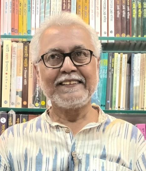 সাহিত্য অকাদেমি পুরস্কারে সম্মানিত কবি প্রসূন বন্দ্যোপাধ্যায়, ‘শ্রেষ্ঠ কবিতা’ গ্রন্থের জন্য স্বীকৃতি!