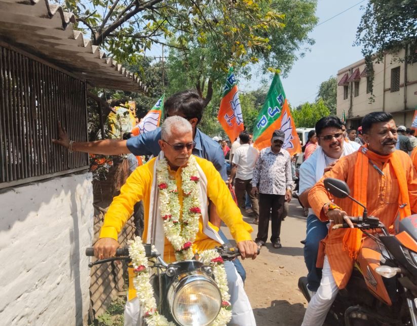 খড়গপুরে বাইক র‍্যালিতে দিলীপ ঘোষ, পুজো সেরে দিলেন জোর লড়াইয়ের বার্তা!