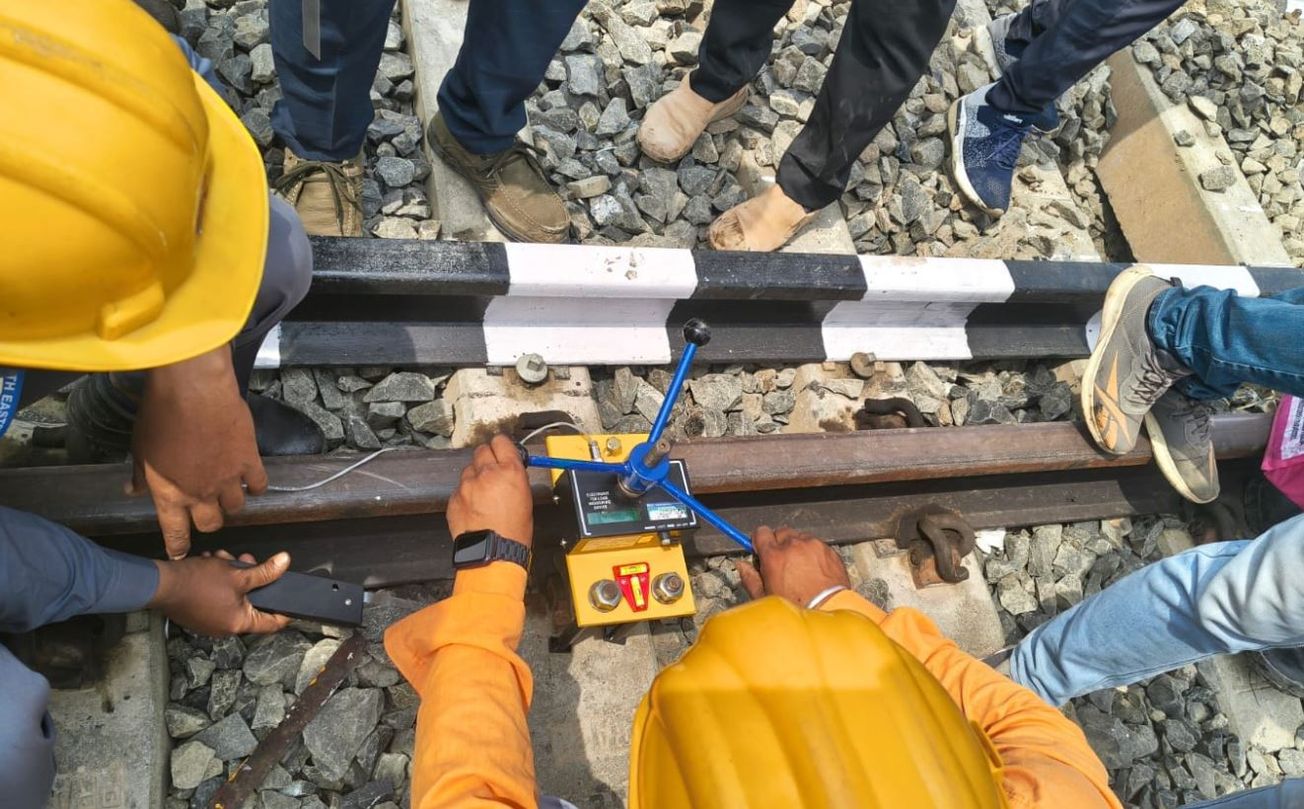 নতুন রেললাইনের পরিদর্শন শেষ, খড়গপুরে শিগগিরই চালু তৃতীয় লাইন—বাড়বে ট্রেন চলাচলের গতি!