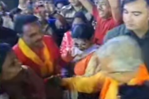 খড়্গপুরে শ্মশান কালীপুজোর মেলায় দিলীপ–প্রদীপ মুখোমুখি, সৌজন্যের আড়ালে তুঙ্গে ভোটের উত্তাপ!