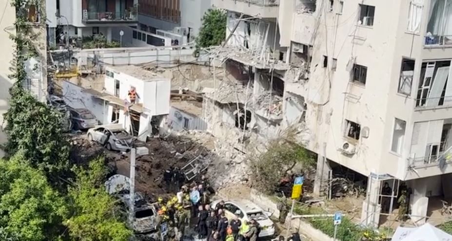 ইসরায়েলে ইরানের ক্ষেপণাস্ত্র হামলা, যুদ্ধবিরতির দাবির মাঝেই নতুন করে উত্তেজনা!