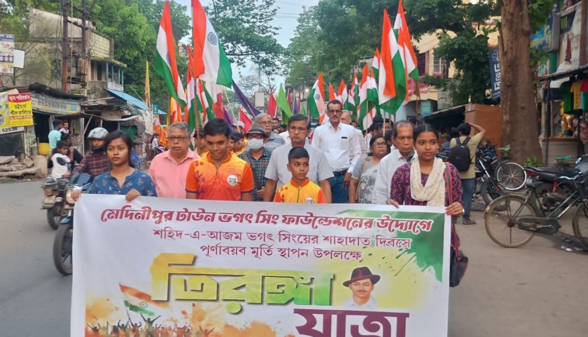 মেদিনীপুরে ভগৎ সিং-এর ১৫ ফুটের মূর্তি উন্মোচন, আত্মবলিদান দিবসে দেশাত্মবোধে ভরল শহর!