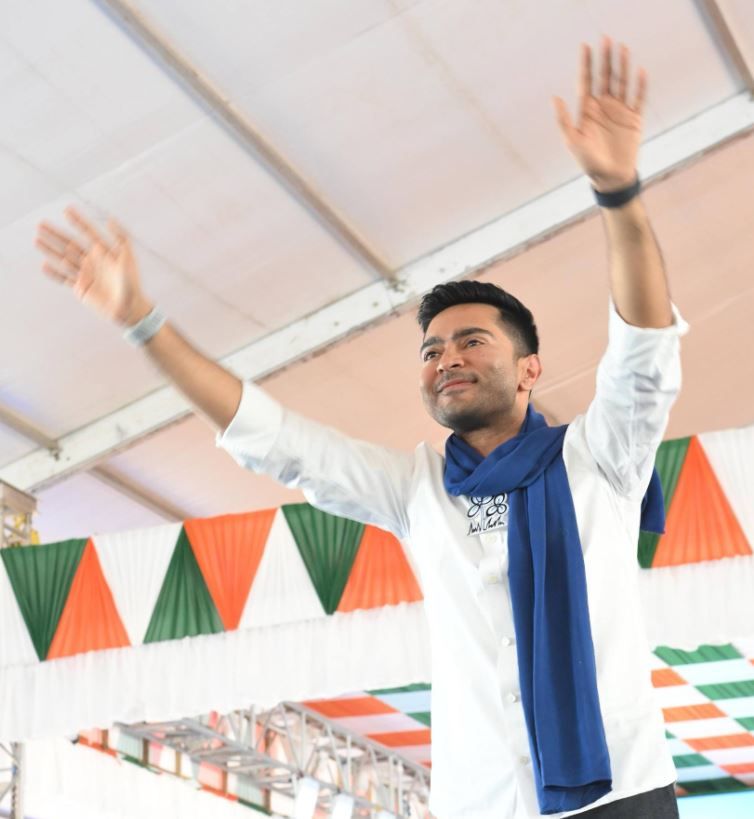 দাসপুরে অভিষেকের হাইভোল্টেজ সভা, বিজেপিকে তোপ—‘টাকা নিন, ভোট দিন জোড়াফুলে’ বার্তা!