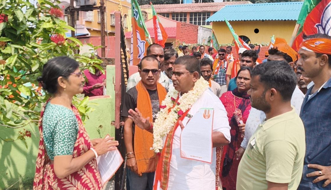 খড়গপুর গ্রামীণে প্রচারে ঝাঁপ বিজেপির, কালী মন্দিরে পুজো দিয়ে শুরু তপন ভূঁইয়ার প্রচার!