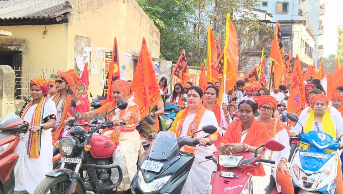 রামনবমীতে মেদিনীপুরে বর্ণাঢ্য বাইক র‍্যালি, উৎসবের আবহে মাতল শহর!