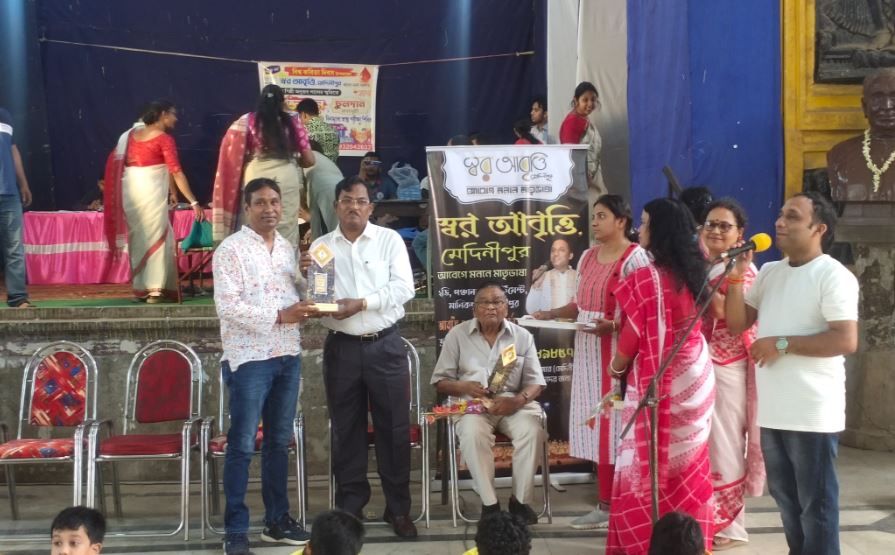 বিশ্ব কবিতা দিবসে মেদিনীপুরে মানবিকতার বার্তা—রক্তদান, চুলদান ও সংস্কৃতির মেলবন্ধনে অনন্য উদ্যোগ!